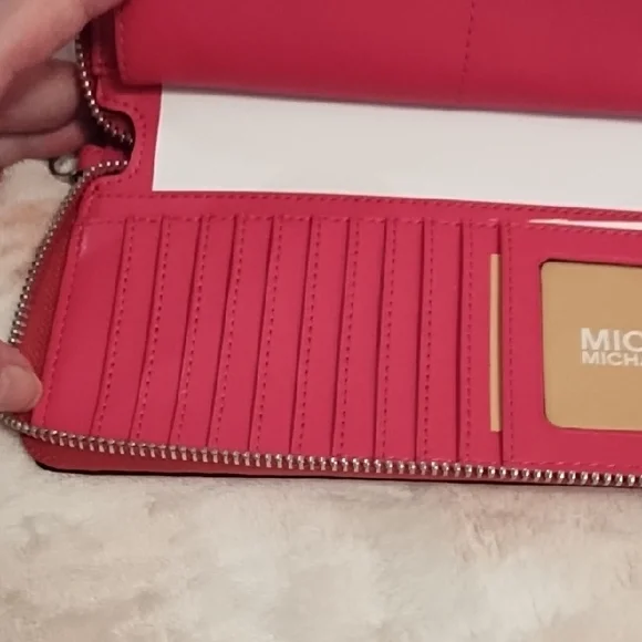Michael Kors Jet Set Travel Leather Wallet NWT 💗Dragonfruit Color